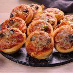 طريقة عمل اقراص البيتزا الصغيرة