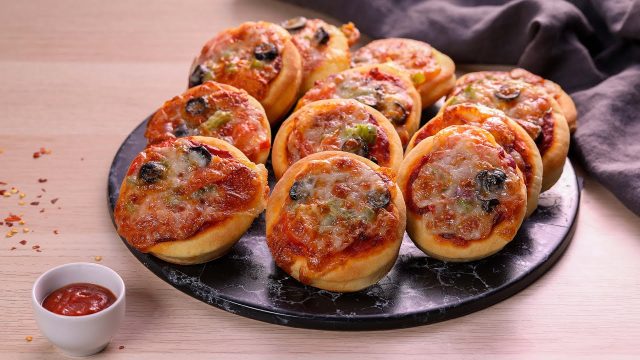 طريقة عمل اقراص البيتزا الصغيرة