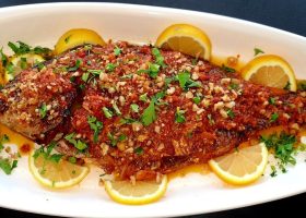 طريقة عمل السمكة الحارة بالفرن