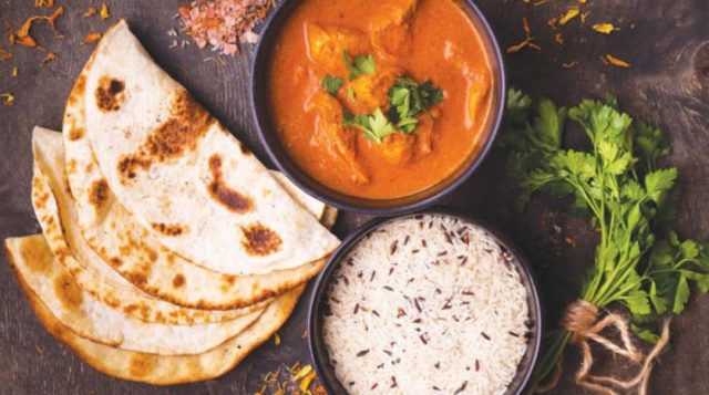 طريقة عمل كاري دجاج هندي مع خبز النان