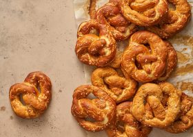 طريقة عمل خبز البريتزل المالح