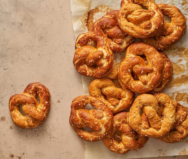 طريقة عمل خبز البريتزل المالح