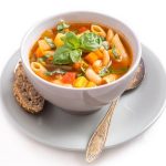 طريقة عمل شوربة المكرونة بالجزر والكرفس