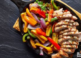 طريقة عمل دجاج مكسيكي بصلصة الفاصوليا الحمراء