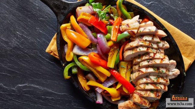 طريقة عمل دجاج مكسيكي بصلصة الفاصوليا الحمراء