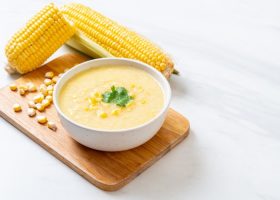 طريقة عمل شوربة الذرة بالريحان