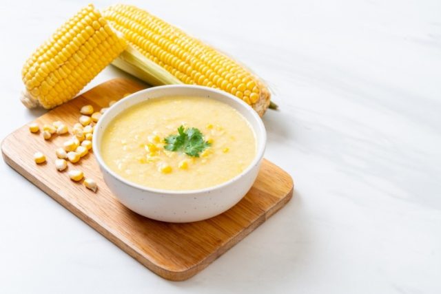 طريقة عمل شوربة الذرة بالريحان