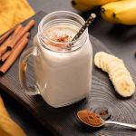 طريقة عمل سموثي الموز بالزبادي والشيا