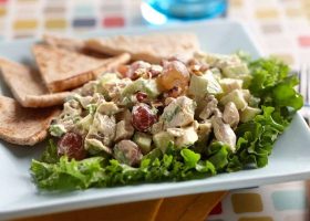 طريقة عمل سلطة دجاج بالعنب