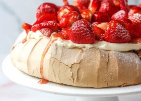 طريقة عمل بافلوفا التوت