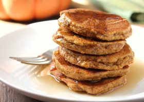 طريقة عمل بان كيك بذور الكتان واللوز