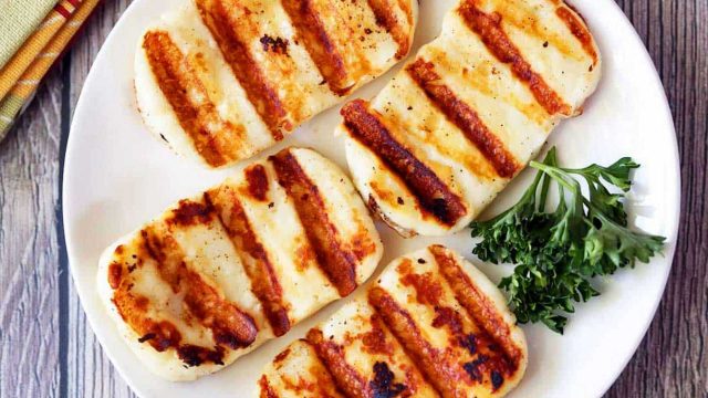 طريقة عمل جبنة حلوم مشوية