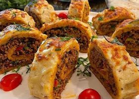 طريقة عمل رول البطاطس باللحمة المفرومة