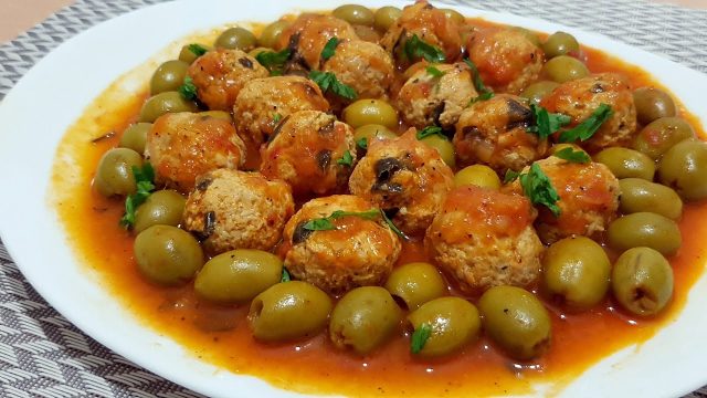 طريقة عمل طاجين الكفتة الجزائري بالفطر