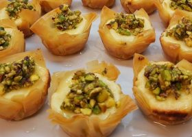 طريقة عمل كب كيك البقلاوة