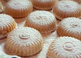 طريقة عمل معمول الفواكه المجففة