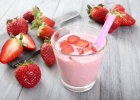 طريقة عمل حلى الفراولة بالزبادي دايت