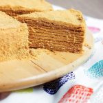 طريقة عمل كيكة العسل بالكراميل