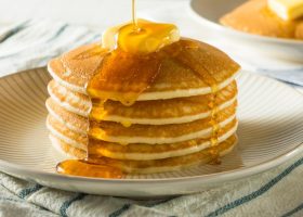 طريقة عمل البان كيك بدون بيكنج بودر وفانيليا