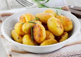 طريقة عمل بطاطس مشوية بالعسل