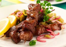 طريقة عمل بيض الغنم بدبس الرمان