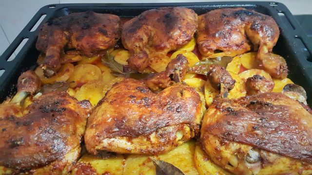 طريقة عمل دجاج بالفرن مع بطاطس