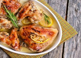 طريقة عمل دجاج مطفى بالثوم والليمون