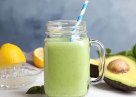 طريقة عمل سموذي الأفوكادو بالحليب