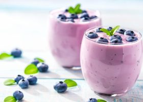 طريقة عمل سموذي التوت