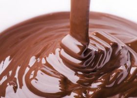 طريقة عمل صوص الشوكولاته السائلة