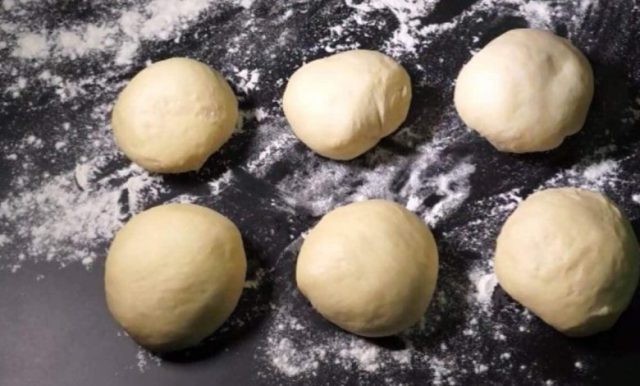 طريقة عمل عجينة المناقيش بدون خميرة