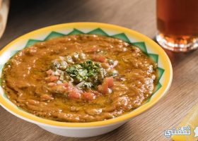 طريقة عمل فول مدمس بالبصل الأخضر