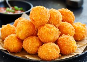 طريقة عمل كرات البطاطس المغلفة بالخضار