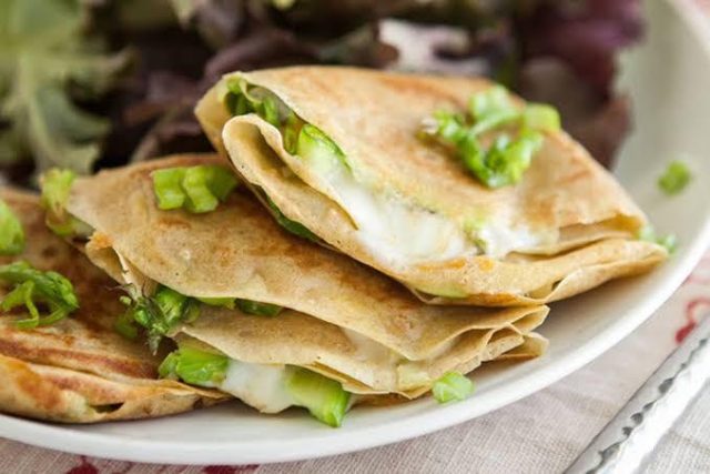 طريقة عمل الكريب بالجبن الرومي