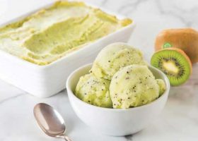 طريقة عمل آيس كريم بنكهة الكيوي والنعناع