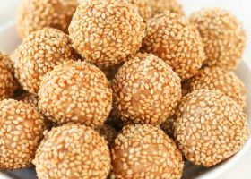 طريقة عمل كرات السمسم بالدبس