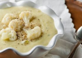 طريقة عمل شوربة القرنبيط بالدجاج الهندية