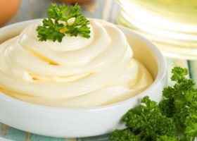 طريقة عمل المايونيز بالبطاطس