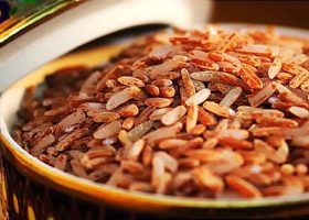 طريقة عمل الأرز البني بالأعشاب