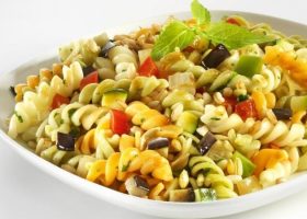 طريقة عمل سلطة الباستا والريحان