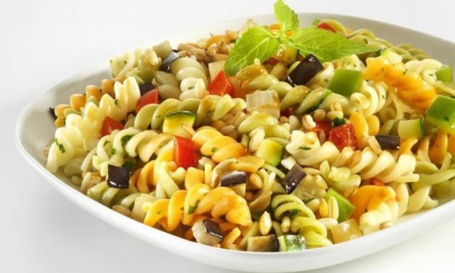 طريقة عمل سلطة الباستا والريحان