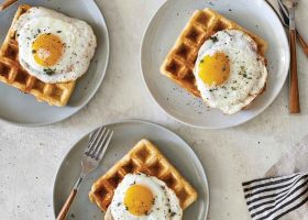 طريقة عمل ساندويش الوافل بالبيض