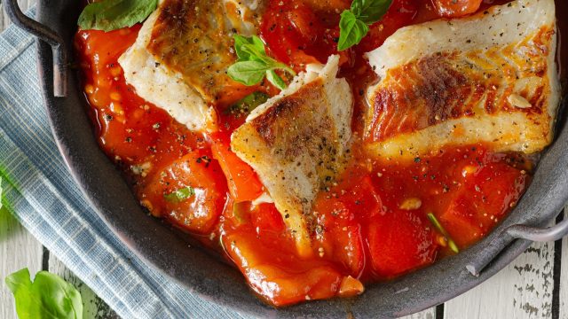 طريقة عمل طاجن السمك البارد