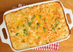 طريقة عمل صينية بطاطس مشوية بالدجاج والبشاميل