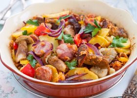 طريقة عمل صينية سجق بالخضار