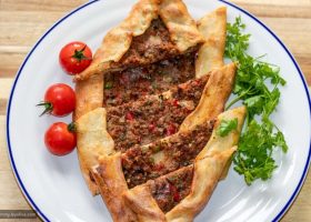 طريقة عمل عيش اللحم الحجازي