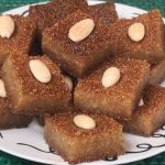طريقة عمل بسبوسة تمر بالكراميل