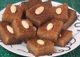 طريقة عمل بسبوسة تمر بالكراميل