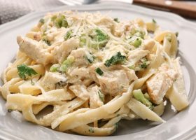 طريقة عمل مكرونة بالفاهيتا والكريمة