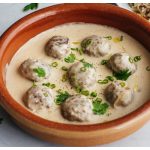 طريقة عمل صينية الكفتة والبطاطس بالطحينة